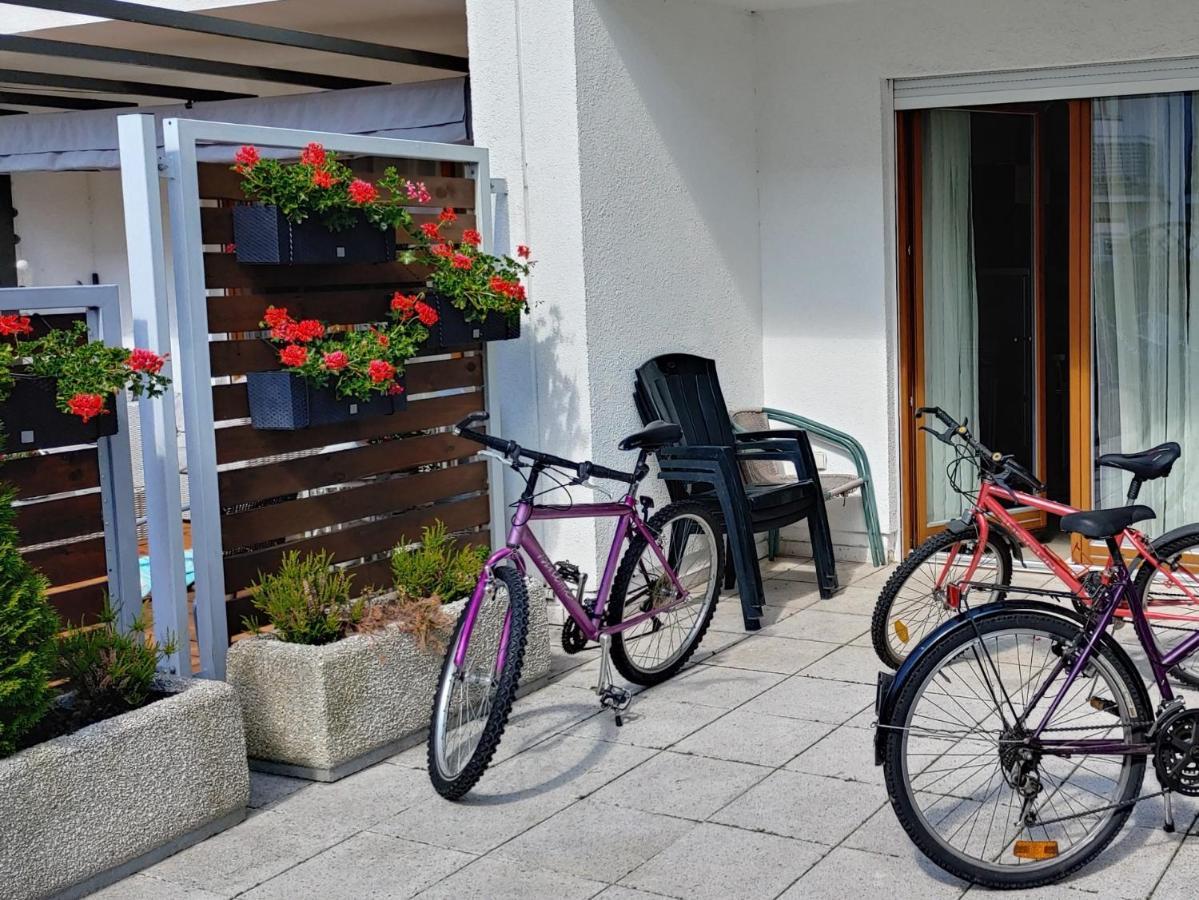 Swinoujscie Platan Patio 6 - Berry Apartments Exterior foto